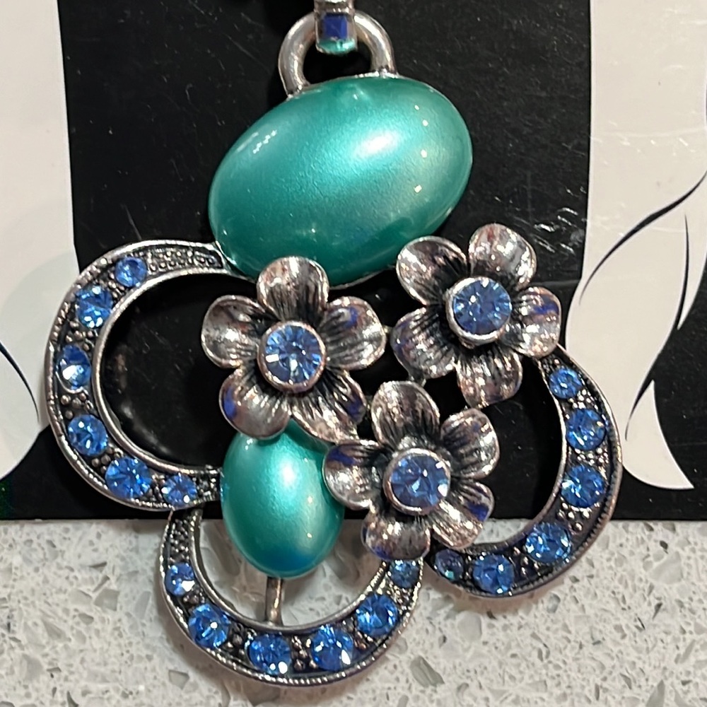 NWT. Scarf Slide Accessory
